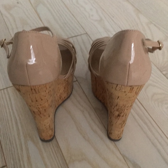 Host PickπSteve Madden NudePatent Greatful Wedges - Picture 6 of 6